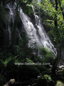cascada.jpg (4571 bytes)